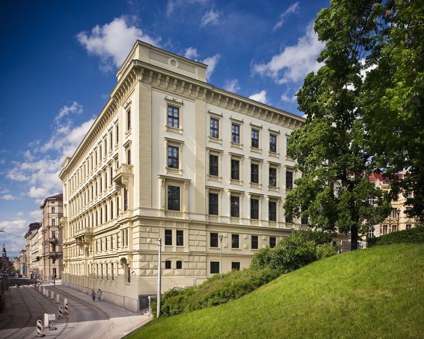 Grand Palace Brno Luaran gambar The University of Economics and Finance in Kraków
